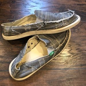 Sanuk sidewalk surfers